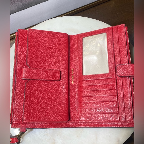 Michael Kors Adele mulberry Leather Smartphone Wallet EUC - Picture 10 of 15